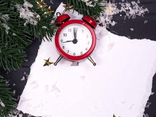 xmas-greeting-card-christmas-background-with-snow-fir-tree-alarm-clock